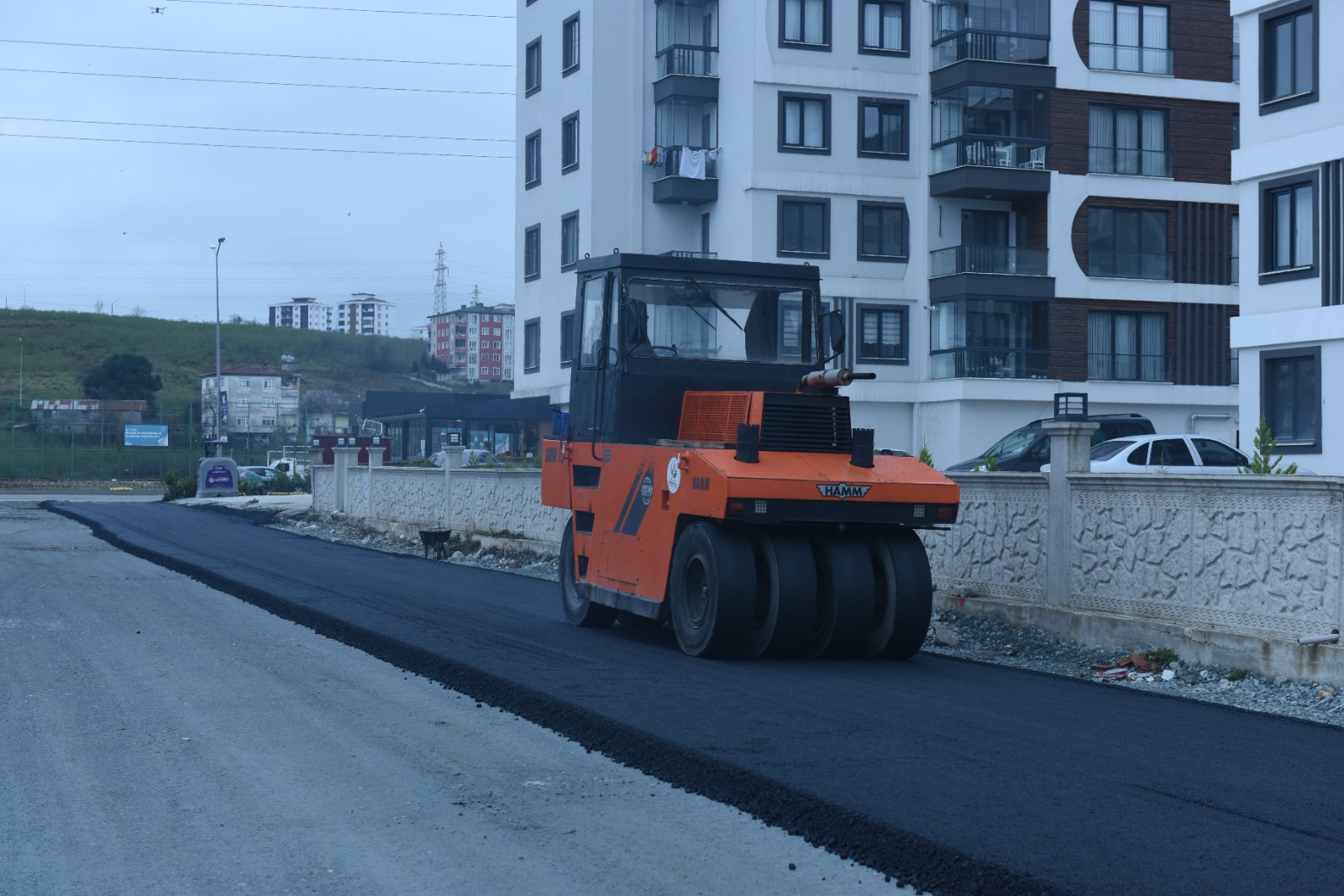 ALTINORDU ALTYAPI VE SICAK ASFALT ÇALIŞMALARINA TAM GAZ DEVAM EDİYOR