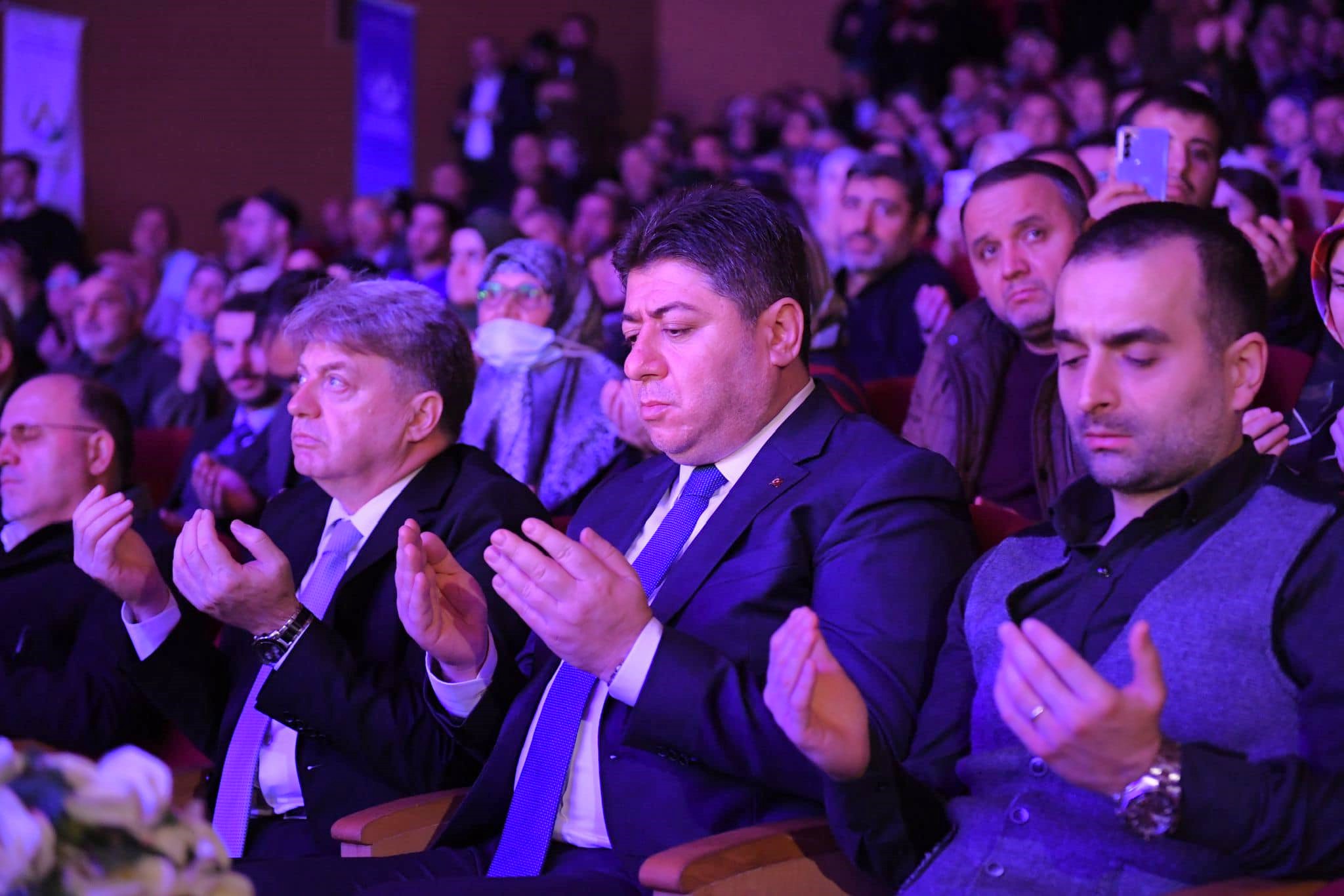 “ŞEHİTLERİMİZE DUA FİLİSTİNE VEFA” PROGRAMI YOĞUN KATILIMLA GERÇEKLEŞTİ