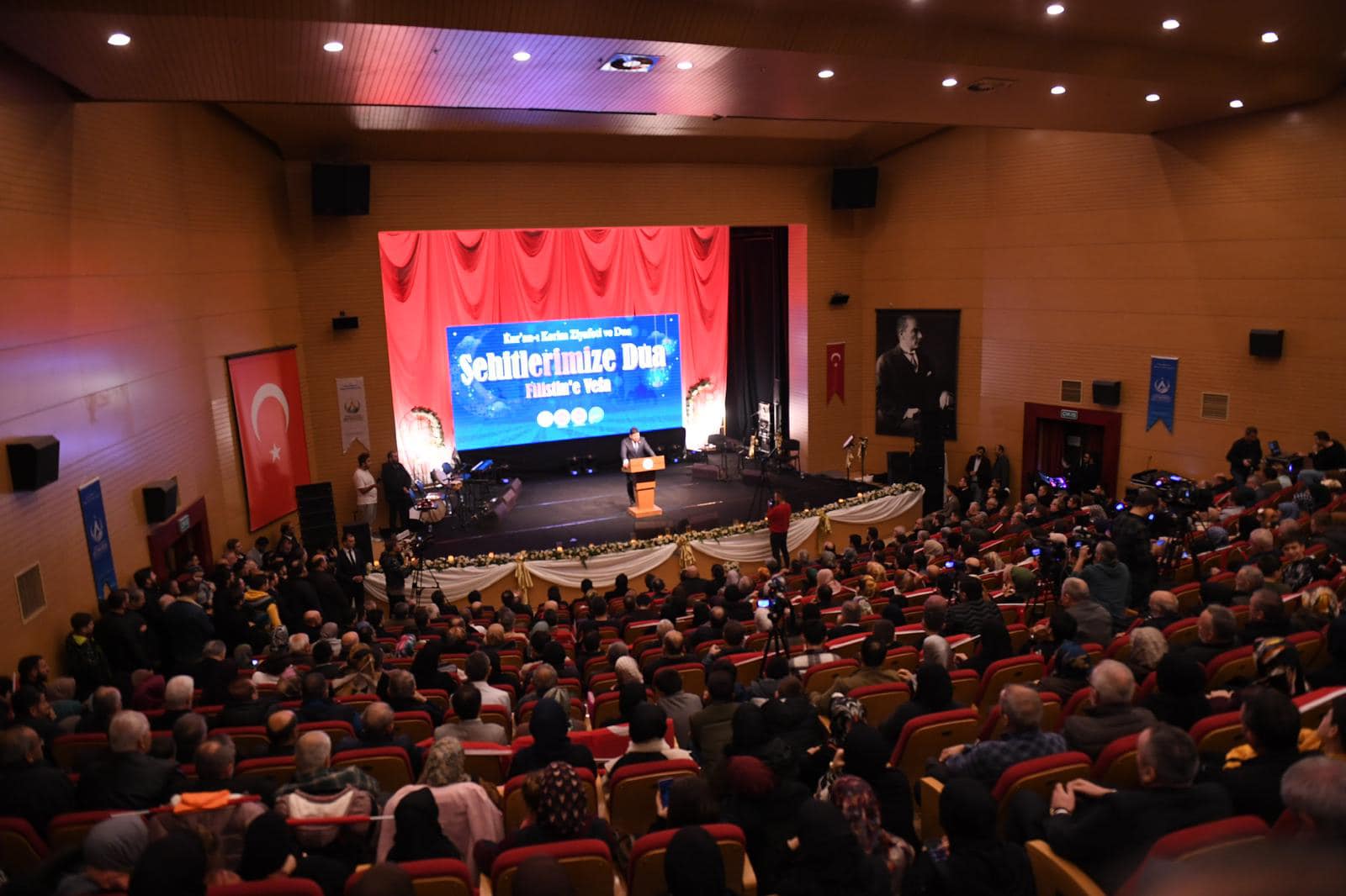 “ŞEHİTLERİMİZE DUA FİLİSTİNE VEFA” PROGRAMI YOĞUN KATILIMLA GERÇEKLEŞTİ