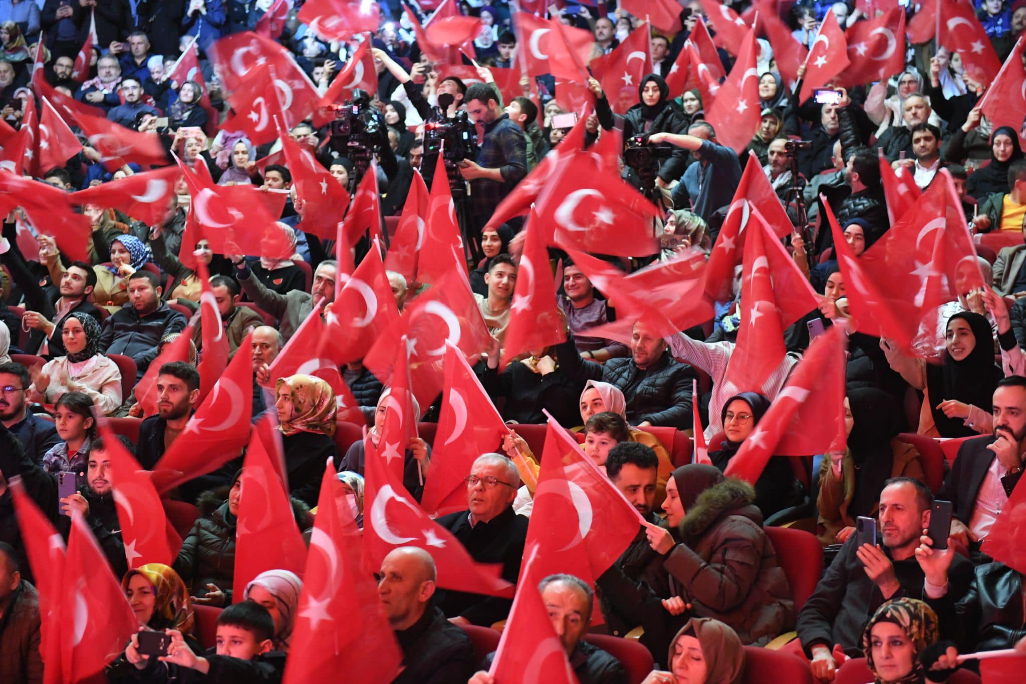 “ŞEHİTLERİMİZE DUA FİLİSTİNE VEFA” PROGRAMI YOĞUN KATILIMLA GERÇEKLEŞTİ