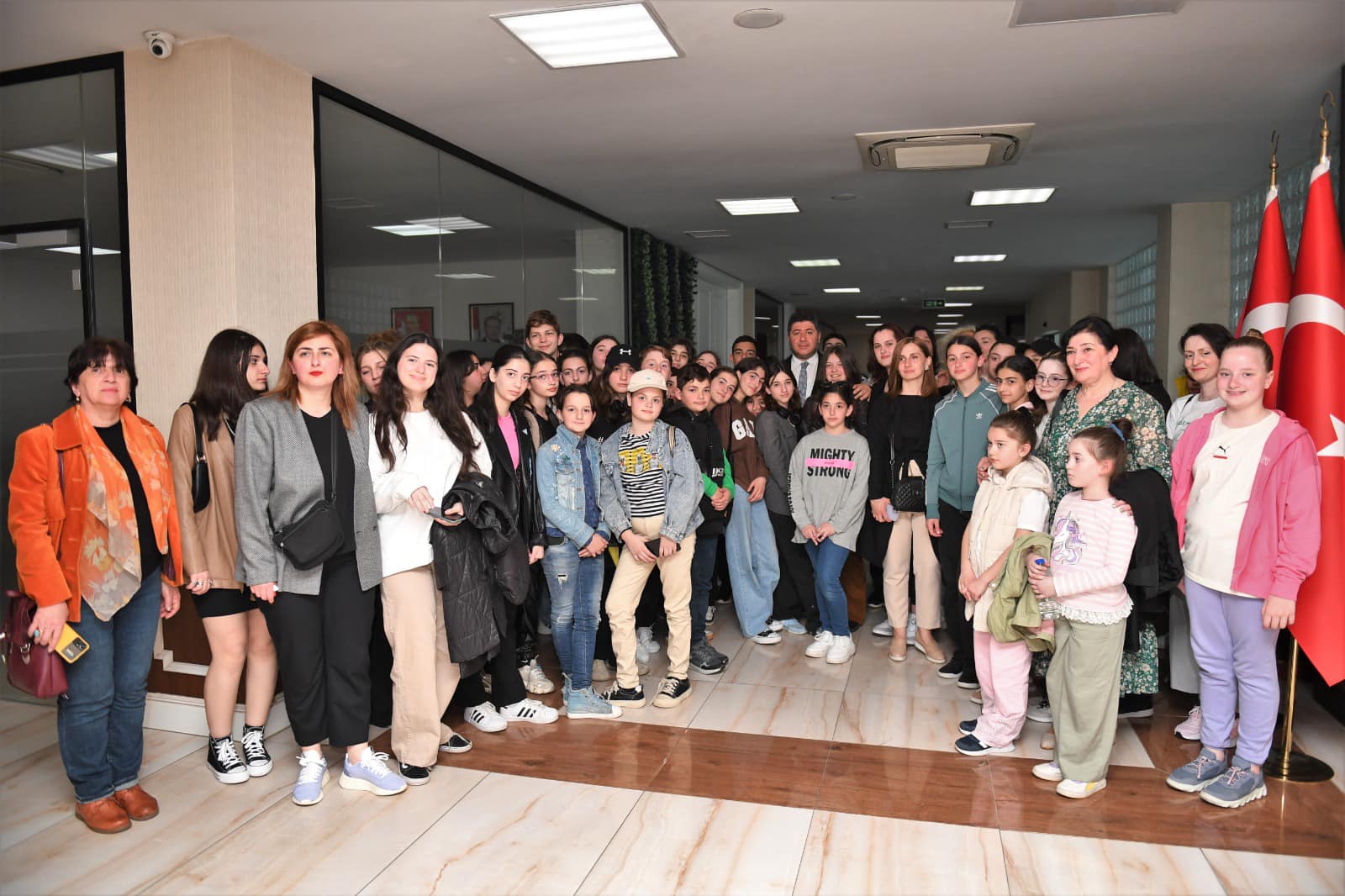 BAŞKAN AŞKIN TÖREN ÖZEL MİSAFİRLERİNİ AĞIRLADI