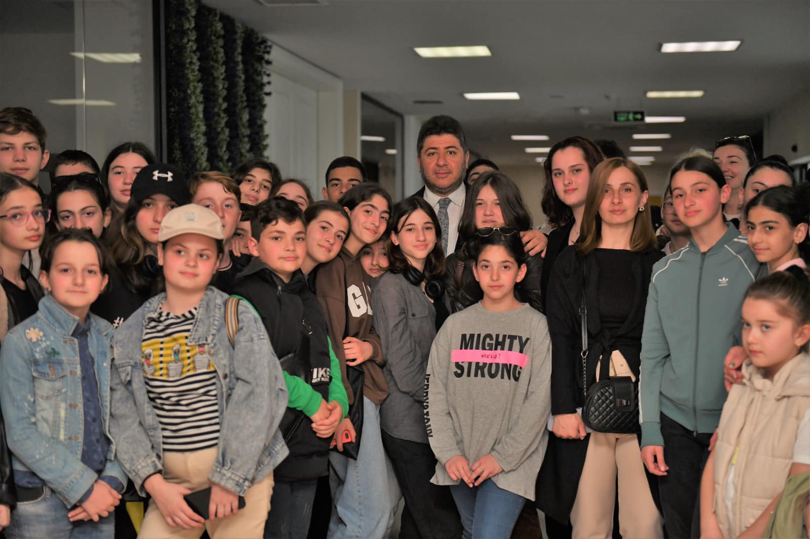 BAŞKAN AŞKIN TÖREN ÖZEL MİSAFİRLERİNİ AĞIRLADI
