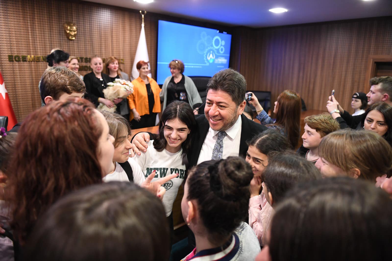BAŞKAN AŞKIN TÖREN ÖZEL MİSAFİRLERİNİ AĞIRLADI