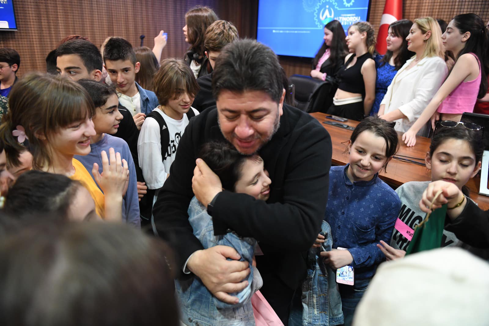 BAŞKAN AŞKIN TÖREN ÖZEL MİSAFİRLERİNİ AĞIRLADI