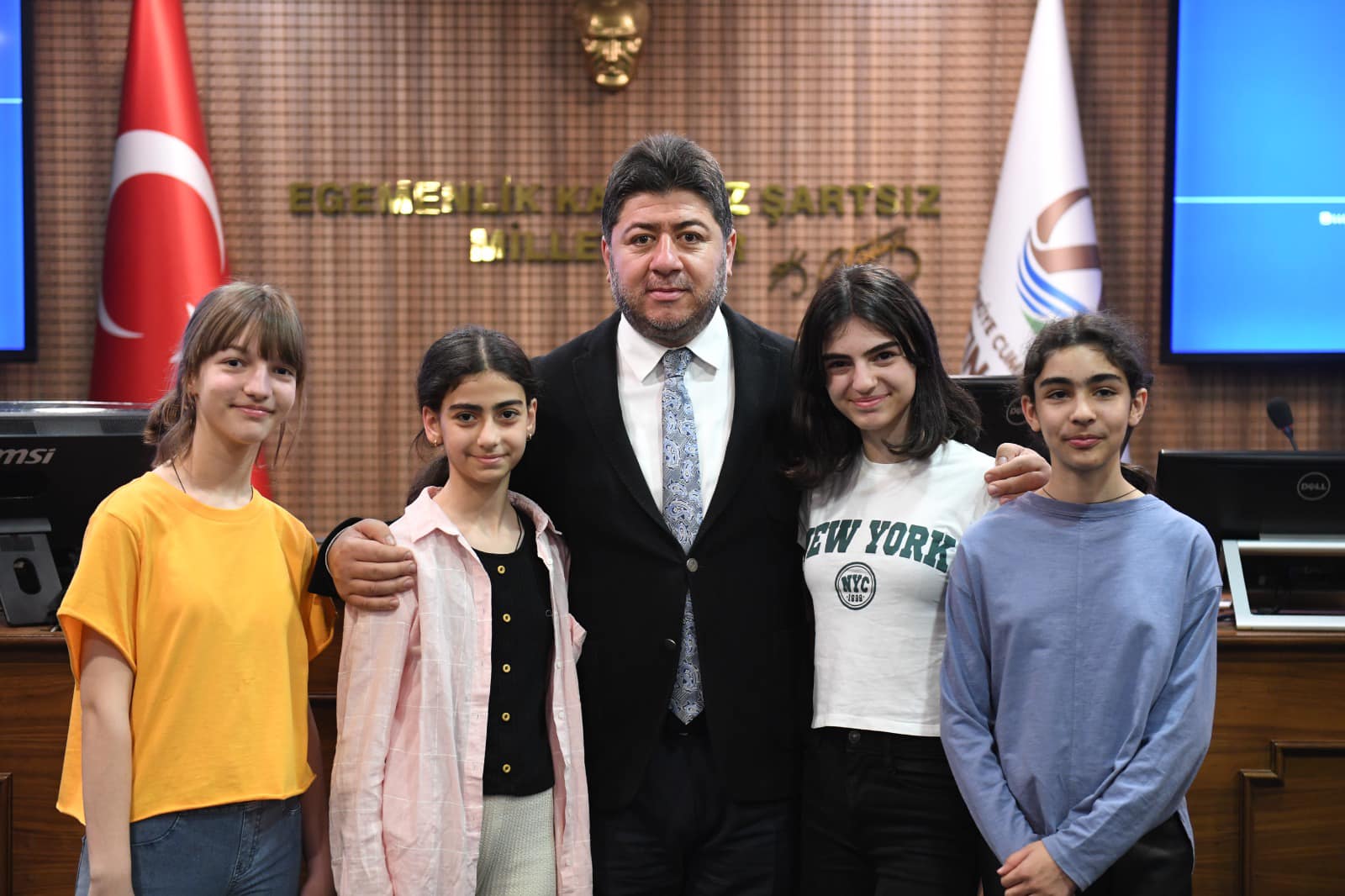 BAŞKAN AŞKIN TÖREN ÖZEL MİSAFİRLERİNİ AĞIRLADI