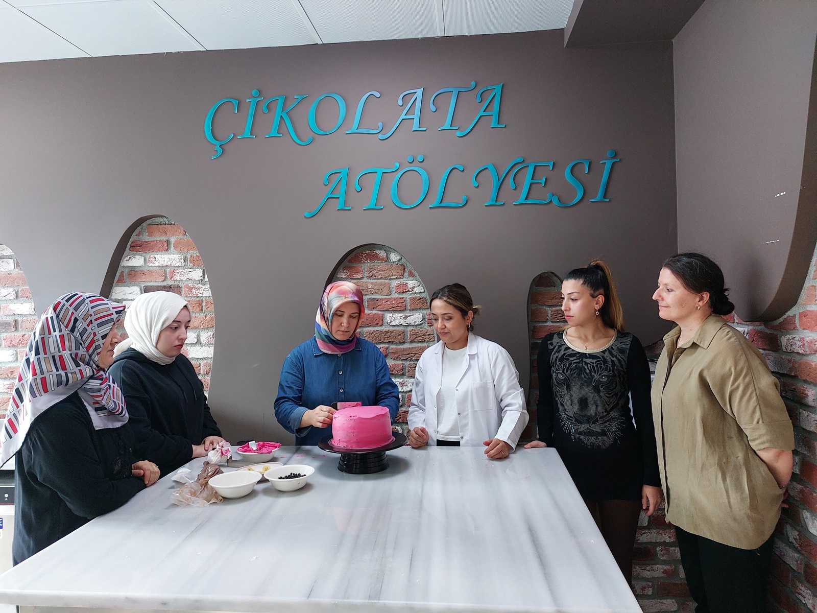 ALTINORDU BELEDİYESİ MÜKEMMELİYET MERKEZİ ADETA BİR MESLEK FABRİKASI GİBİ ÇALIŞIYOR