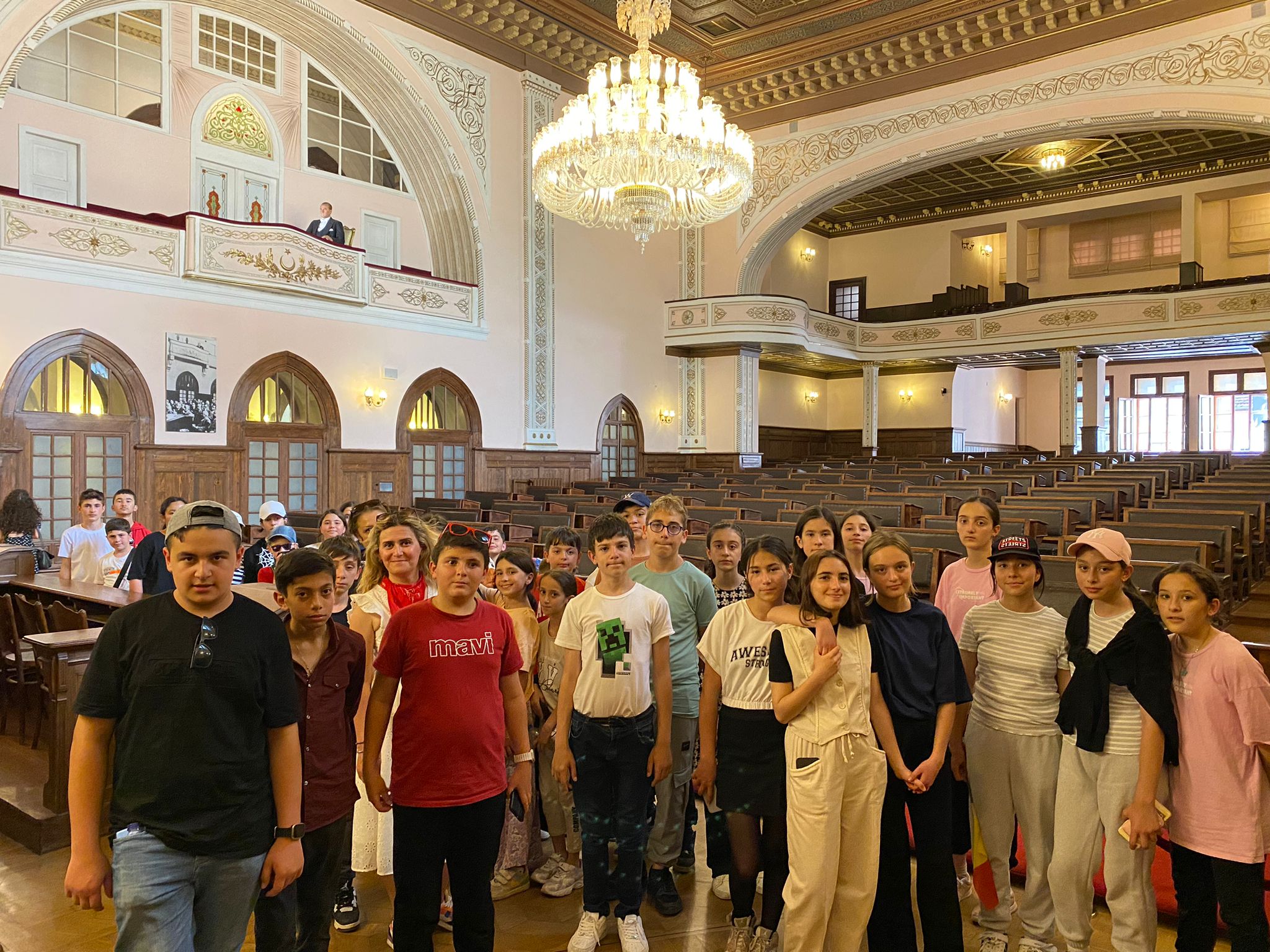 Başkan Tepe, gönüllere dokunmaya devam ediyor ALTINORDU BELEDİYESİ KÜLTÜR TURUYLA ÖĞRENCİLERİN YÜZÜNÜ GÜLDÜRDÜ