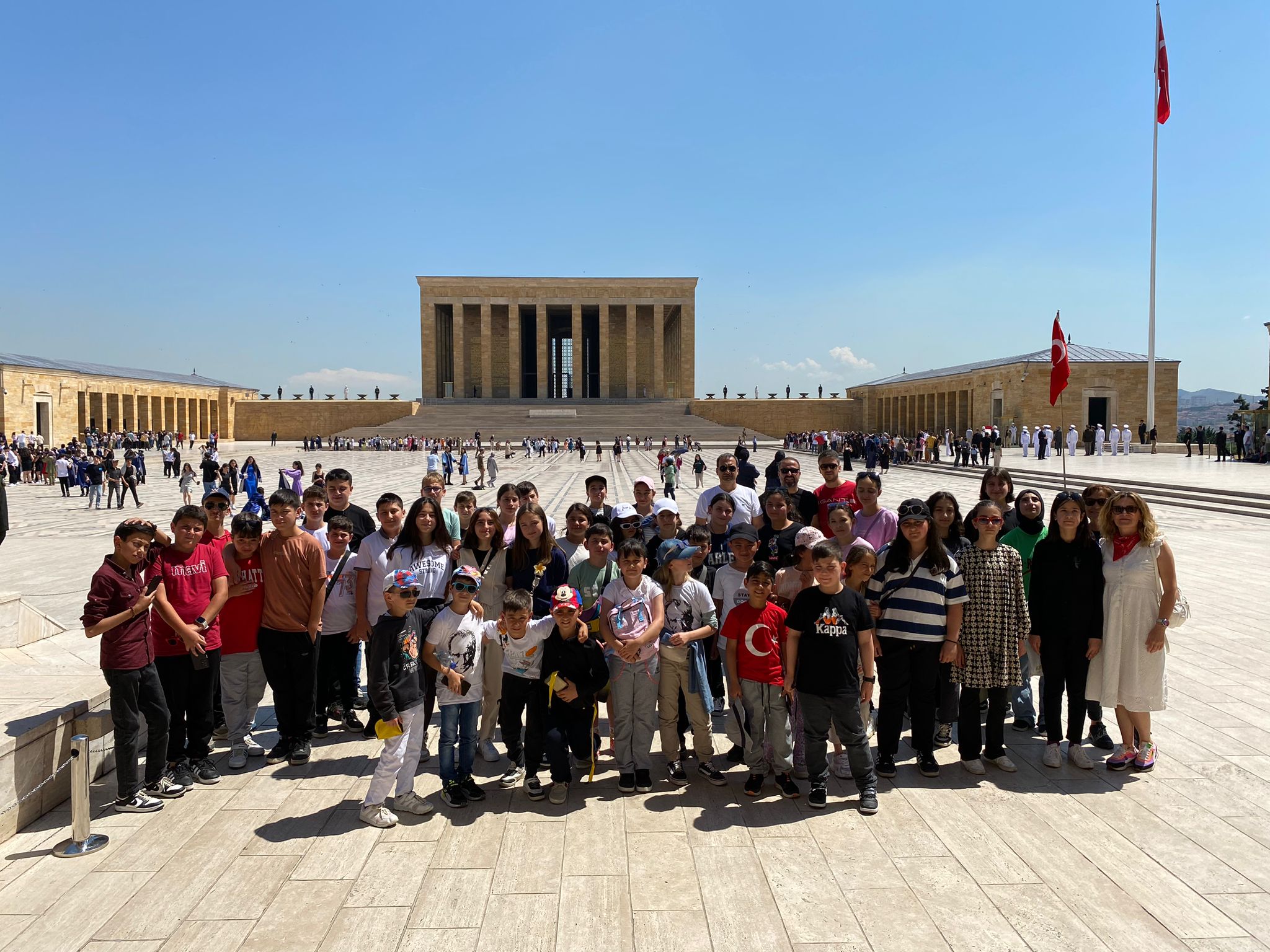Başkan Tepe, gönüllere dokunmaya devam ediyor ALTINORDU BELEDİYESİ KÜLTÜR TURUYLA ÖĞRENCİLERİN YÜZÜNÜ GÜLDÜRDÜ