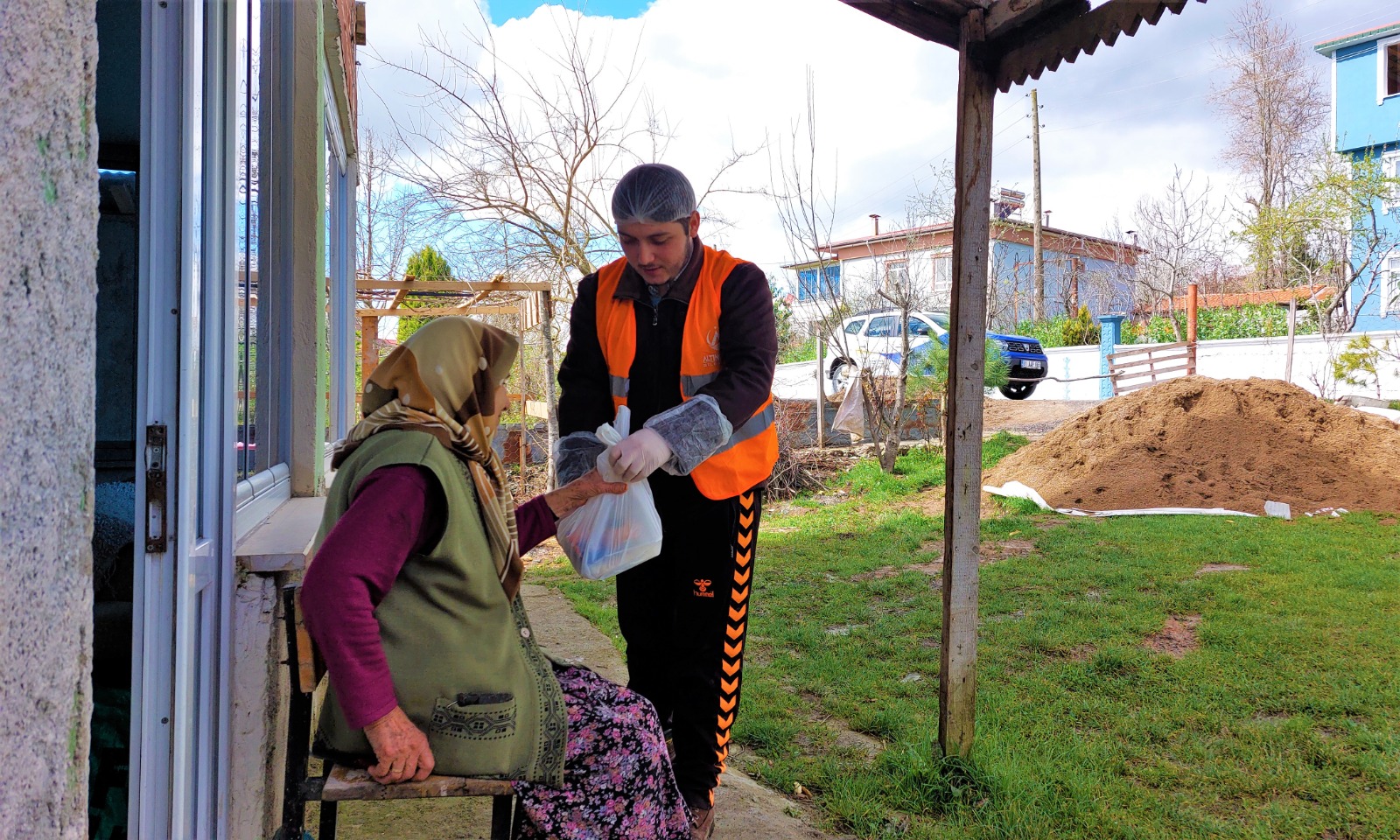 ALTINORDU BELEDİYESİ’NDEN İFTAR SOFRALARINA GÜNLÜK 10.000 SICAK YEMEK İKRAMI