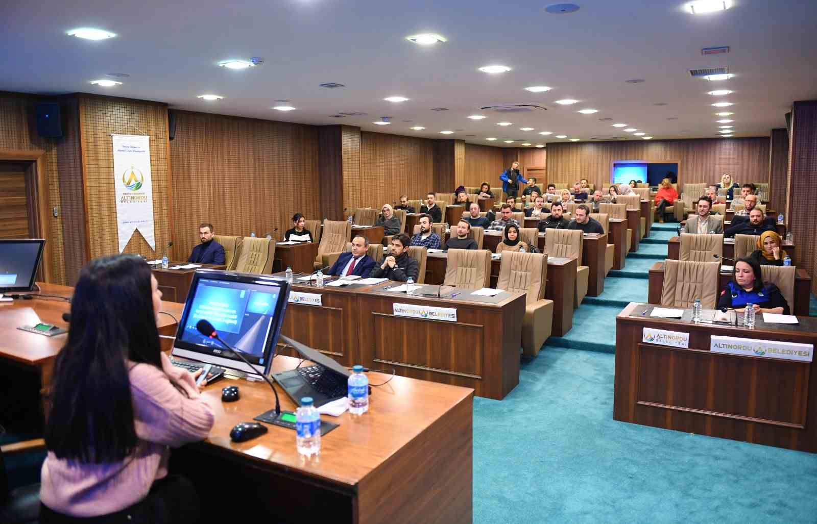 ALTINORDU BELEDİYESİ PERSONEL EĞİTİMLERİNİ SÜRDÜRÜYOR