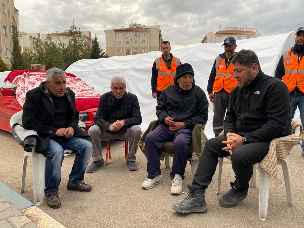 BAŞKAN AŞKIN TÖREN DEPREM BÖLGESİNDEKİ MESAİSİNDE 1 AYI GERİDE BIRAKTI