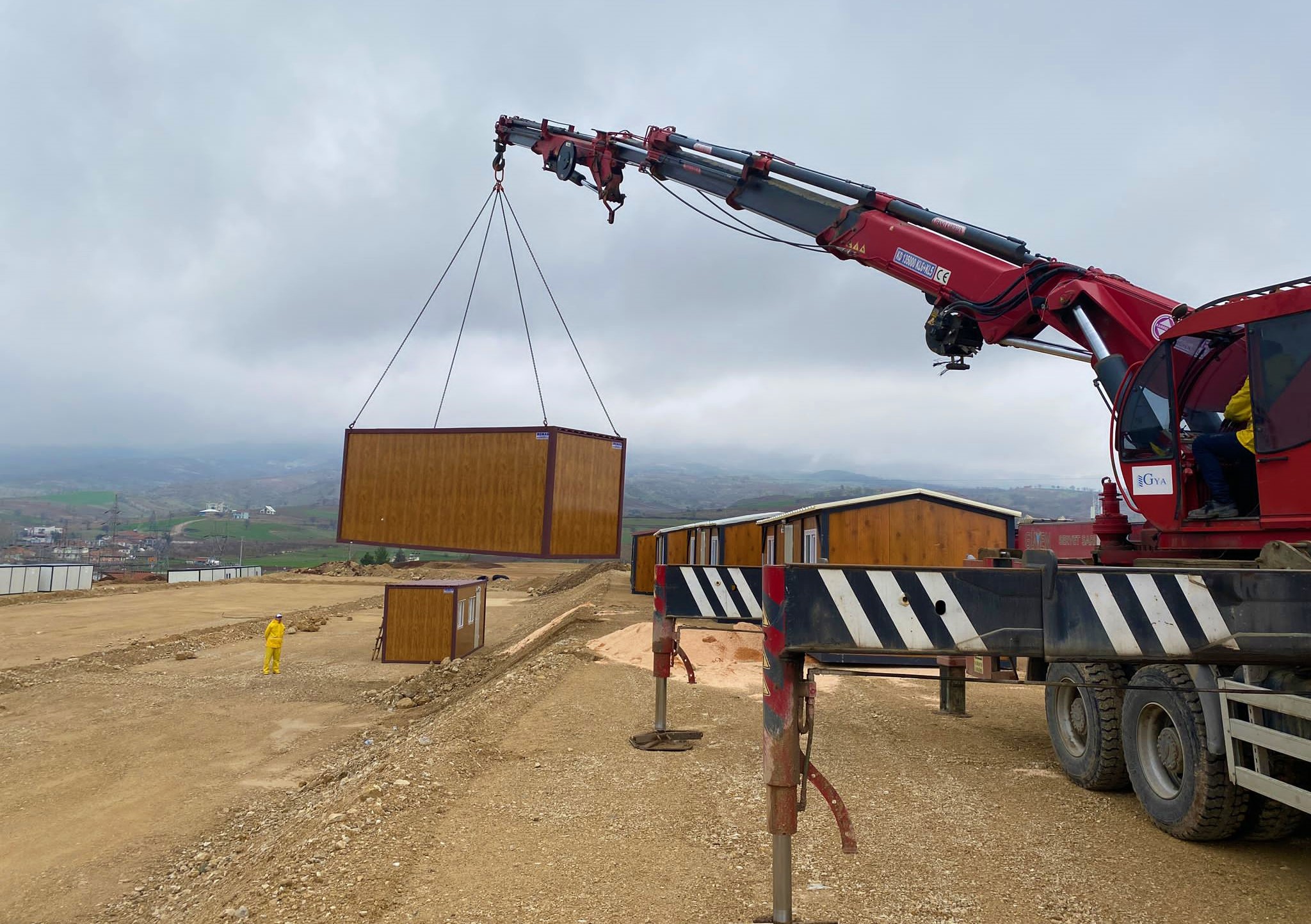 ORDU KÖYÜ İÇİN İLK KONTEYNERLER ADIYAMAN GÖLBAŞI’NA ULAŞTI