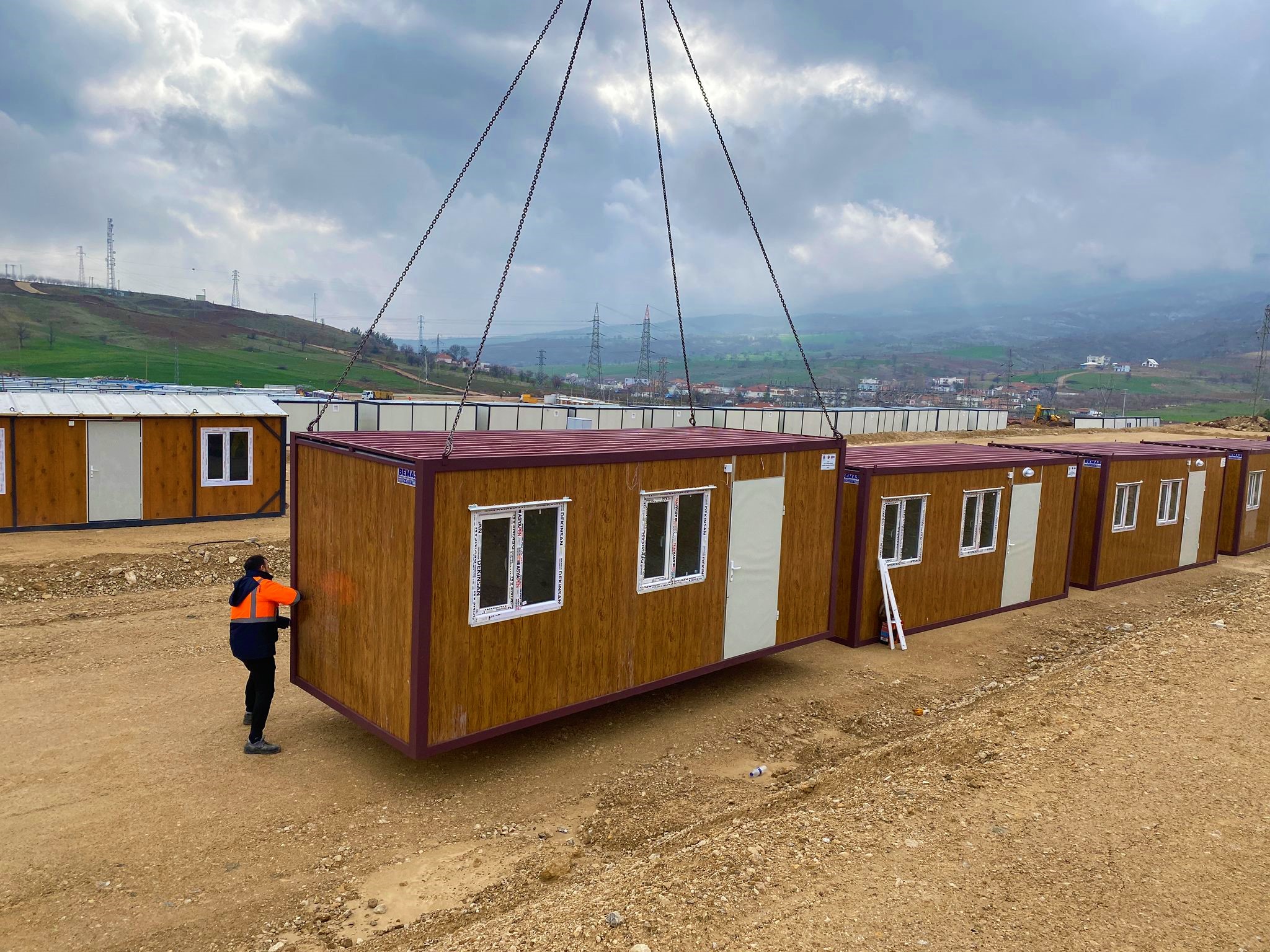 ORDU KÖYÜ İÇİN İLK KONTEYNERLER ADIYAMAN GÖLBAŞI’NA ULAŞTI