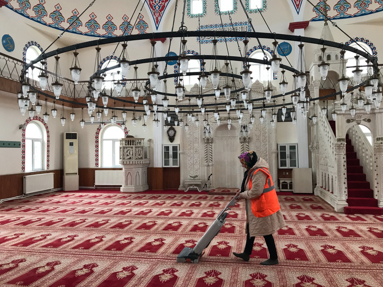 ALTINORDU BELEDİYESİ CAMİLERİ RAMAZAN’A HAZIRLIYOR