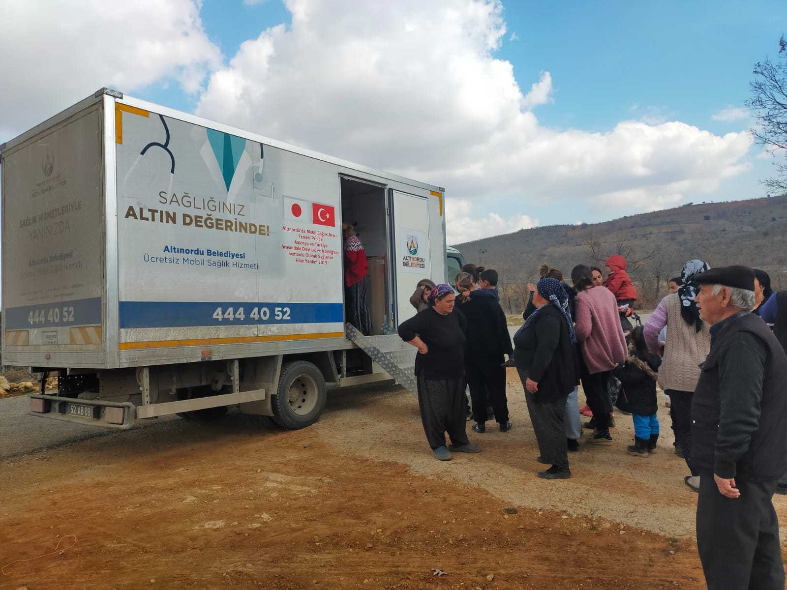 ALTINORDU’NUN KARDEŞLİK ELİ ADIYAMAN GÖLBAŞINDA YARALARA MERHEM OLUYOR