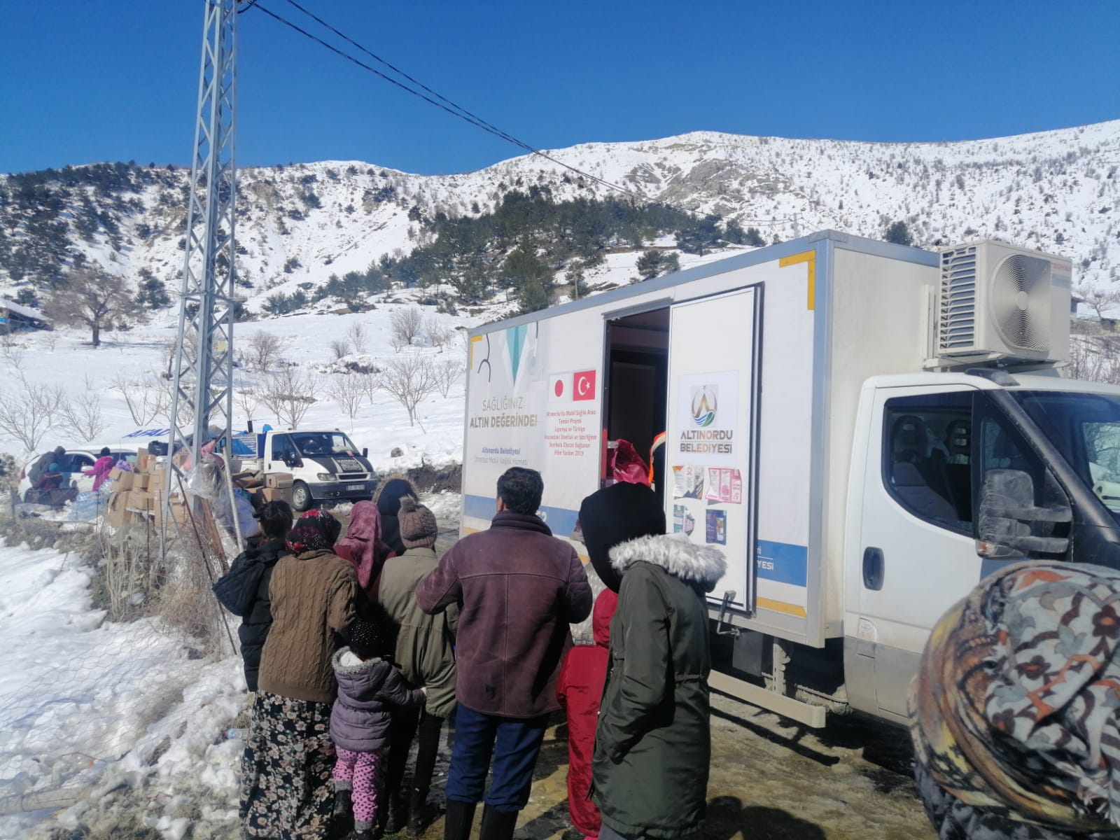 ALTINORDU’NUN KARDEŞLİK ELİ ADIYAMAN GÖLBAŞINDA YARALARA MERHEM OLUYOR