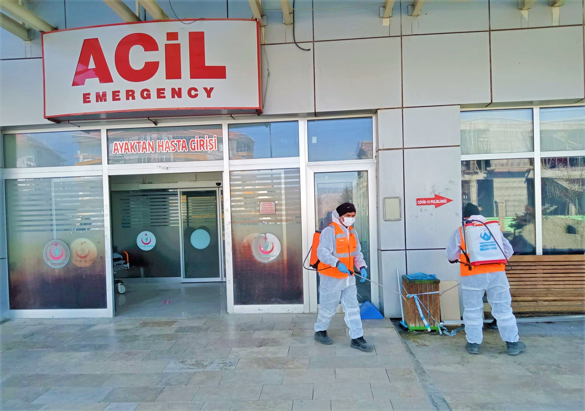 ALTINORDU BELEDİYESİNİN DEPREM BÖLGESİNDE HİJYEN SEFERBERLİĞİ SÜRÜYOR