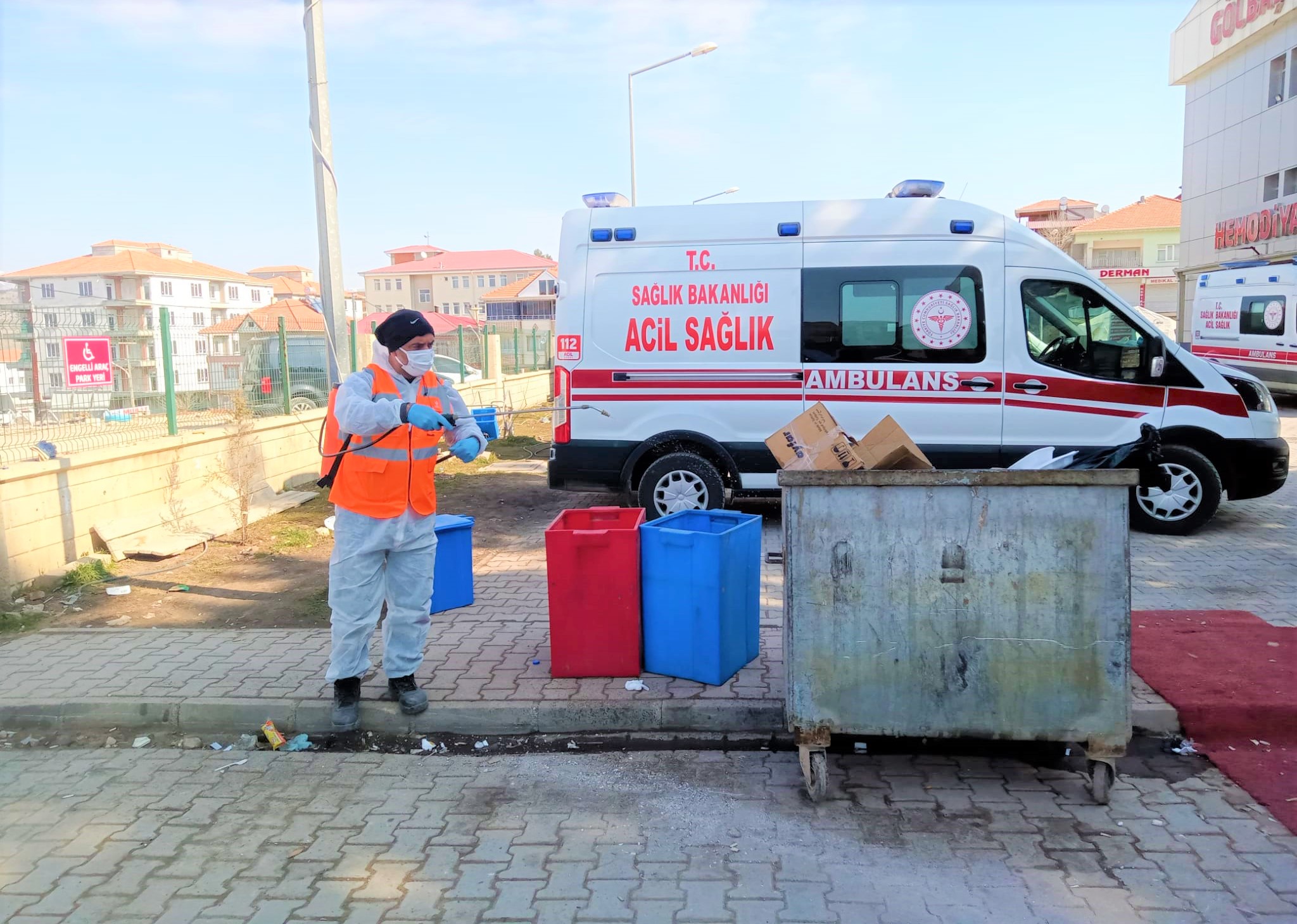 ALTINORDU BELEDİYESİNİN DEPREM BÖLGESİNDE HİJYEN SEFERBERLİĞİ SÜRÜYOR