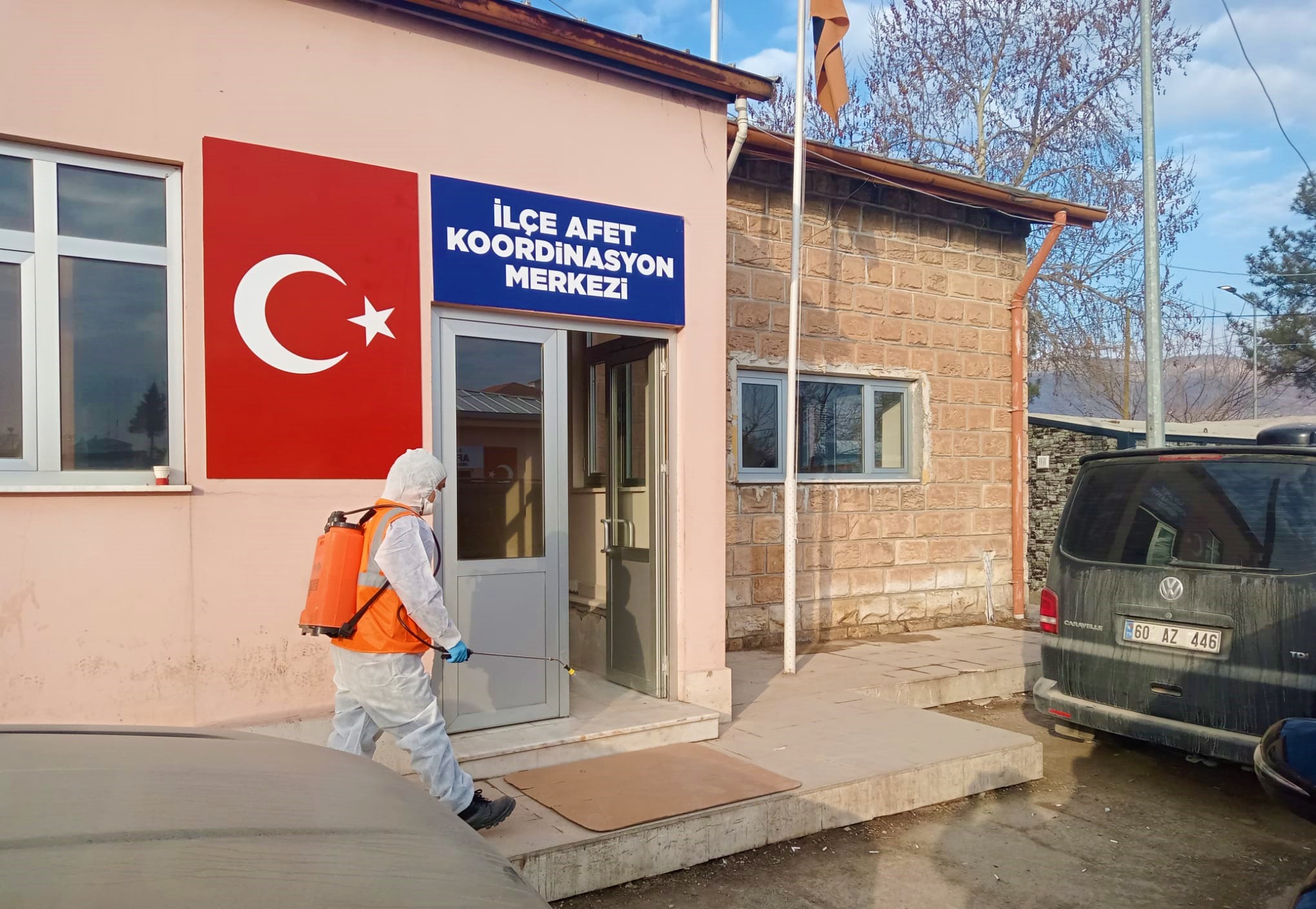 ALTINORDU BELEDİYESİNİN DEPREM BÖLGESİNDE HİJYEN SEFERBERLİĞİ SÜRÜYOR