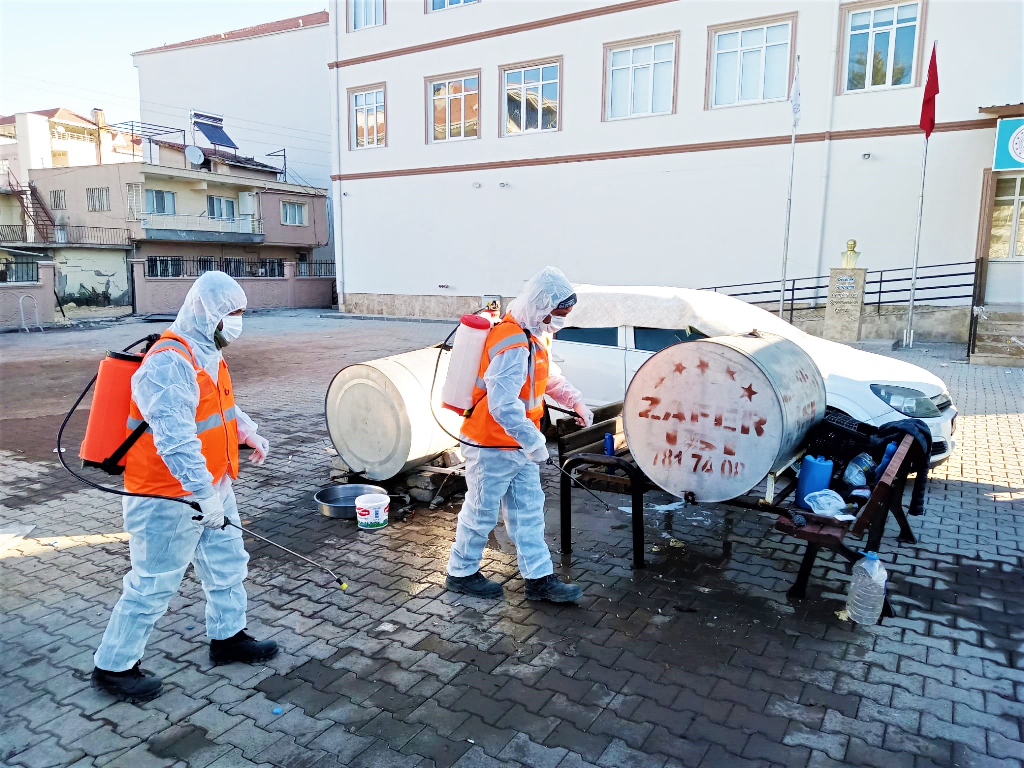 ALTINORDU BELEDİYESİNİN DEPREM BÖLGESİNDE HİJYEN SEFERBERLİĞİ SÜRÜYOR