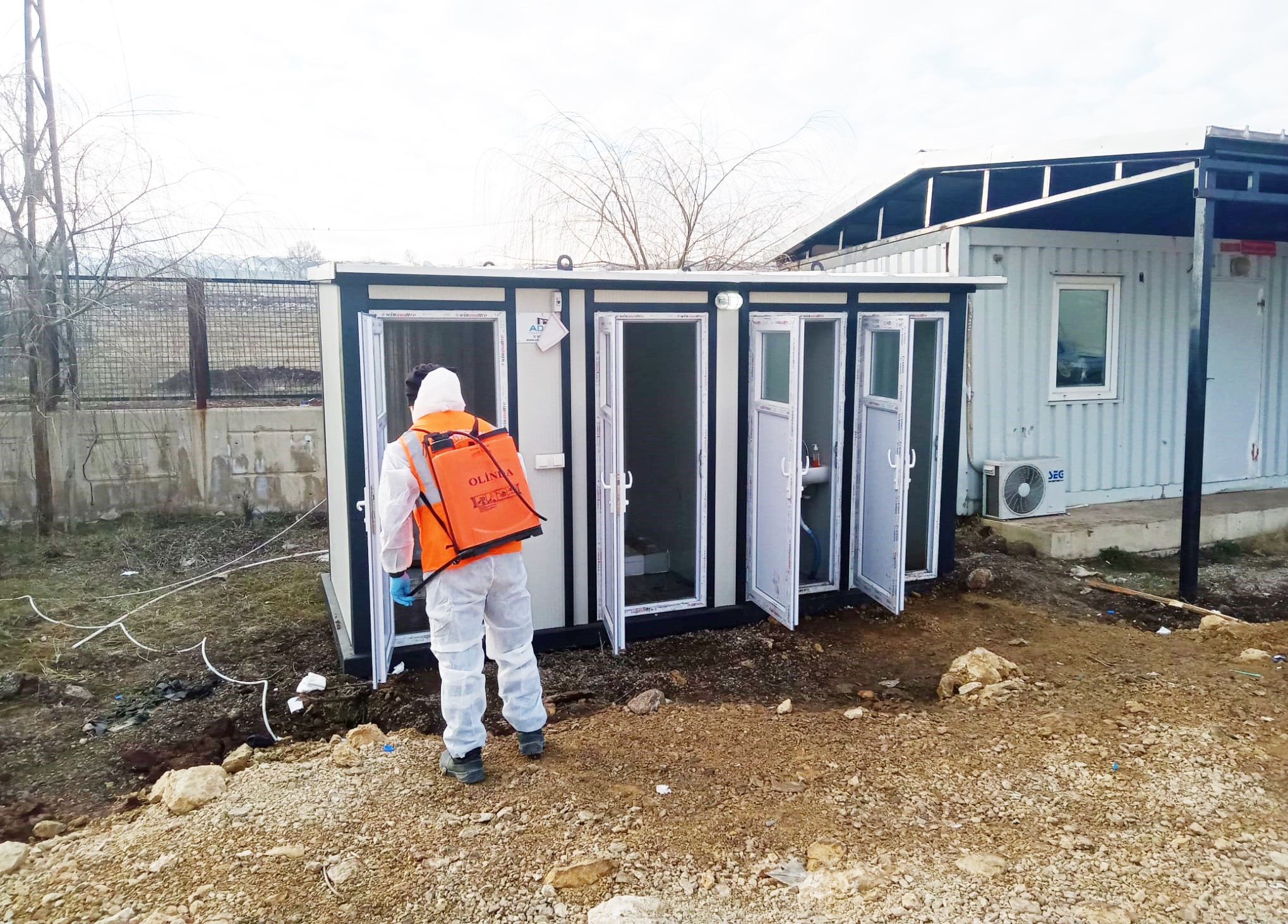 ALTINORDU BELEDİYESİNİN DEPREM BÖLGESİNDE HİJYEN SEFERBERLİĞİ SÜRÜYOR