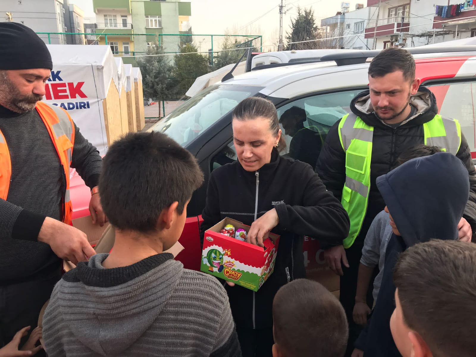 ALTINORDU’NUN 24 SAAT SICAK YEMEK HİZMETİ GÖNÜLLERİ DE ISITIYOR