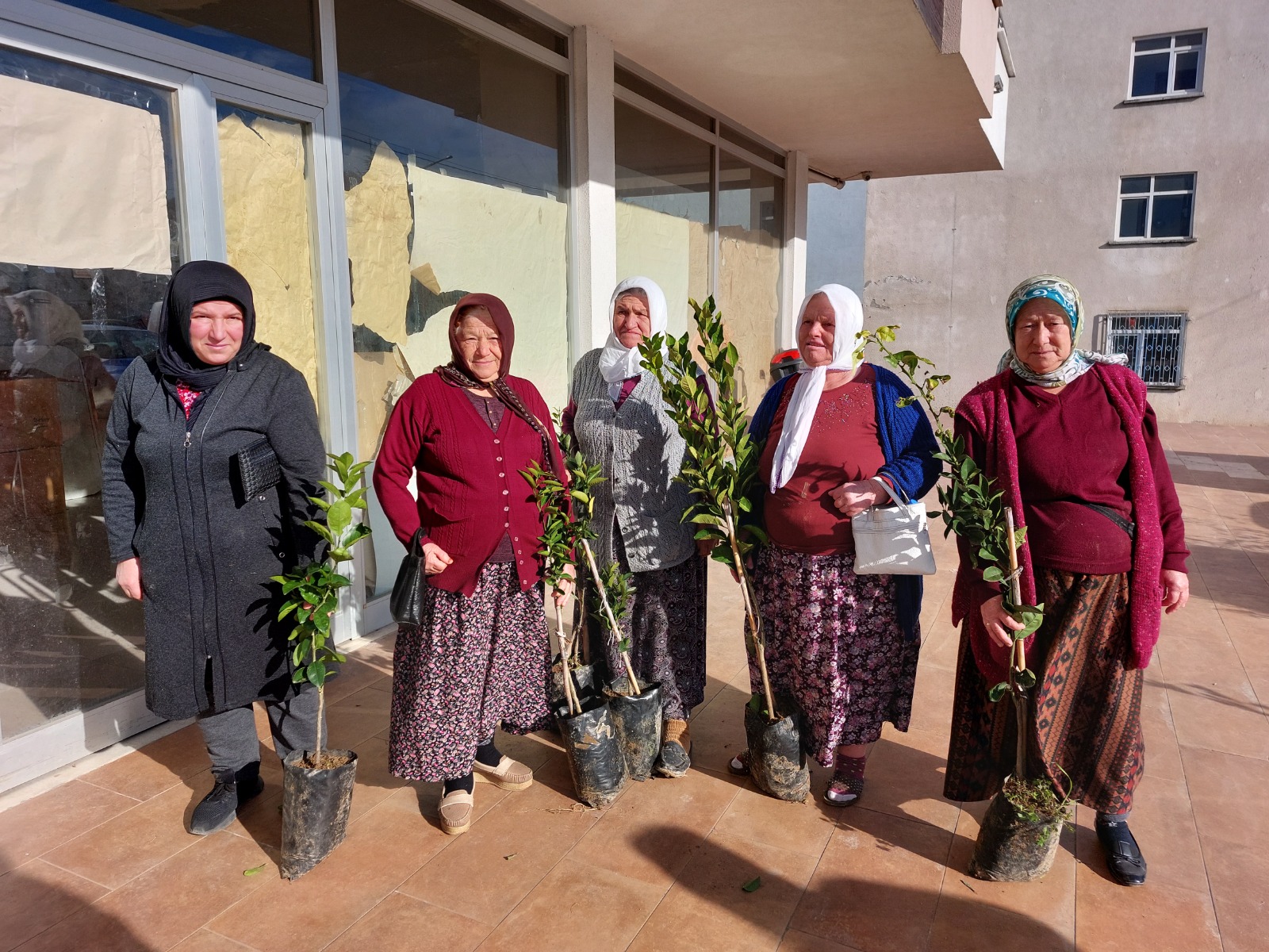 ALTINORDU BELEDİYESİ 341 BİN FİDANI TOPRAKLA BULUŞTURDU