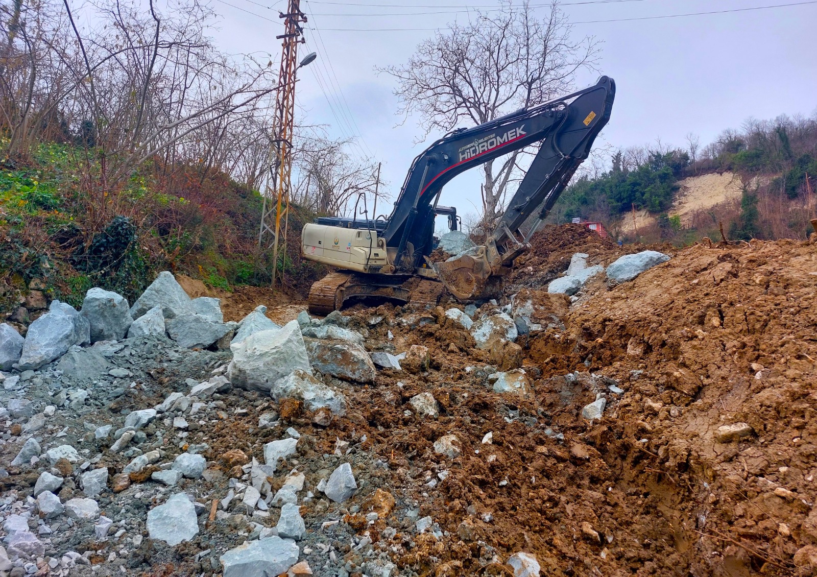 BAŞKAN TÖREN HİZMETLERİYLE GÖNÜLLERDE VE DUALARDA
