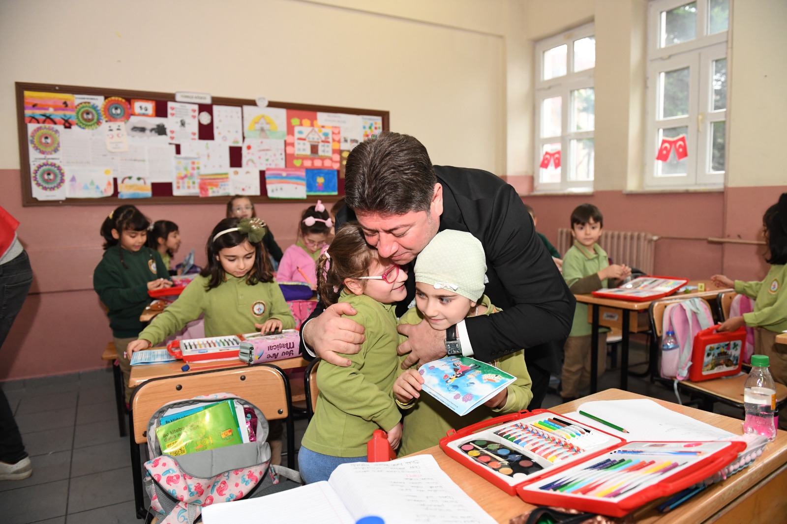 ALTINORDULULAR BAŞKAN AŞKIN TÖREN’İ BAĞRINA BASTI