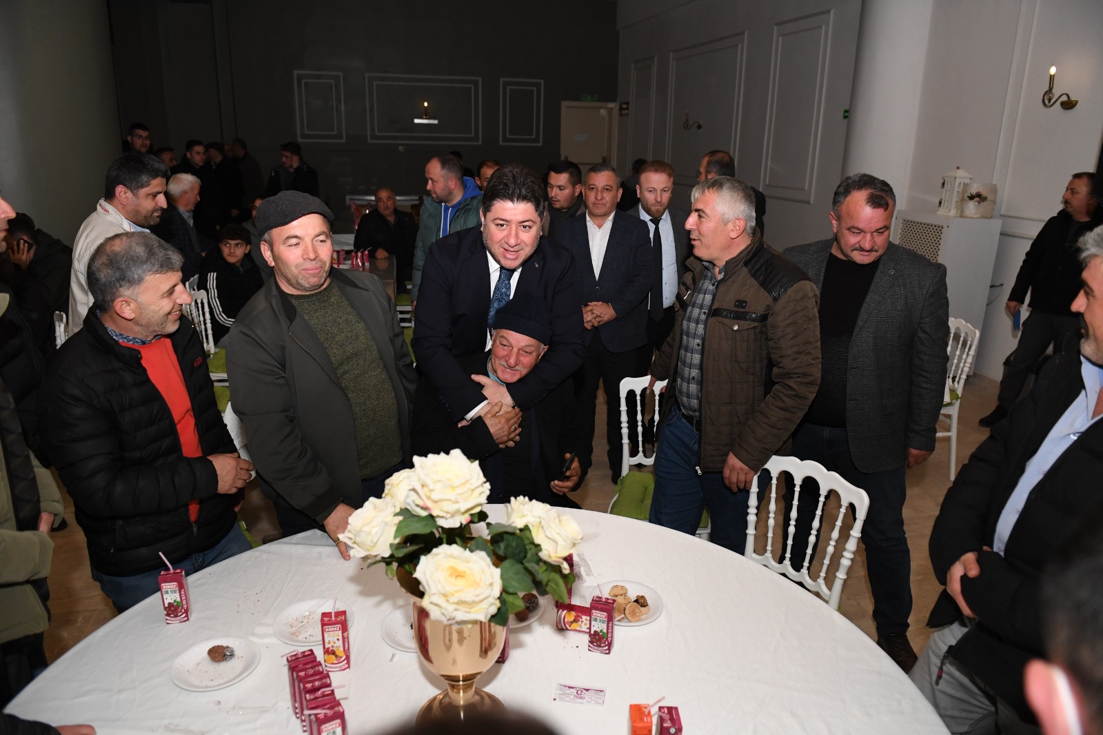 ALTINORDULULAR BAŞKAN AŞKIN TÖREN’İ BAĞRINA BASTI