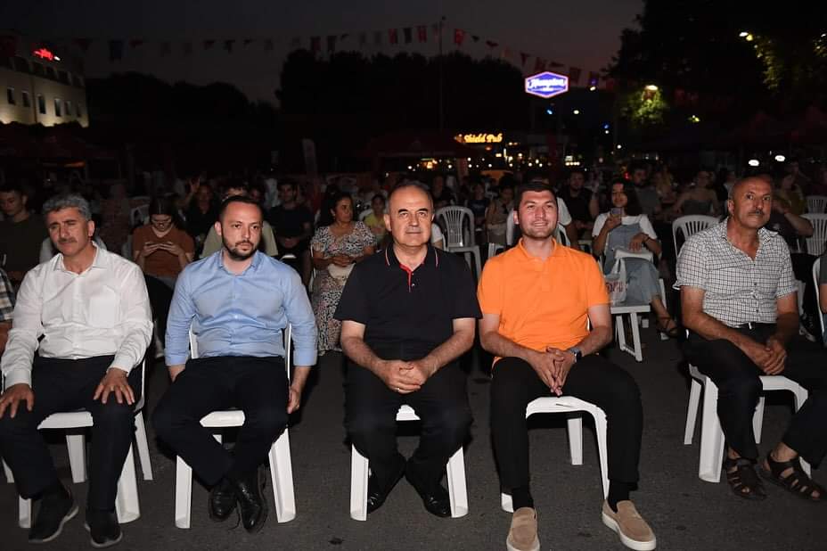 AÇIK HAVA SİNEMA GÜNLERİ ETKİNLİĞİNE YOĞUN İLGİ