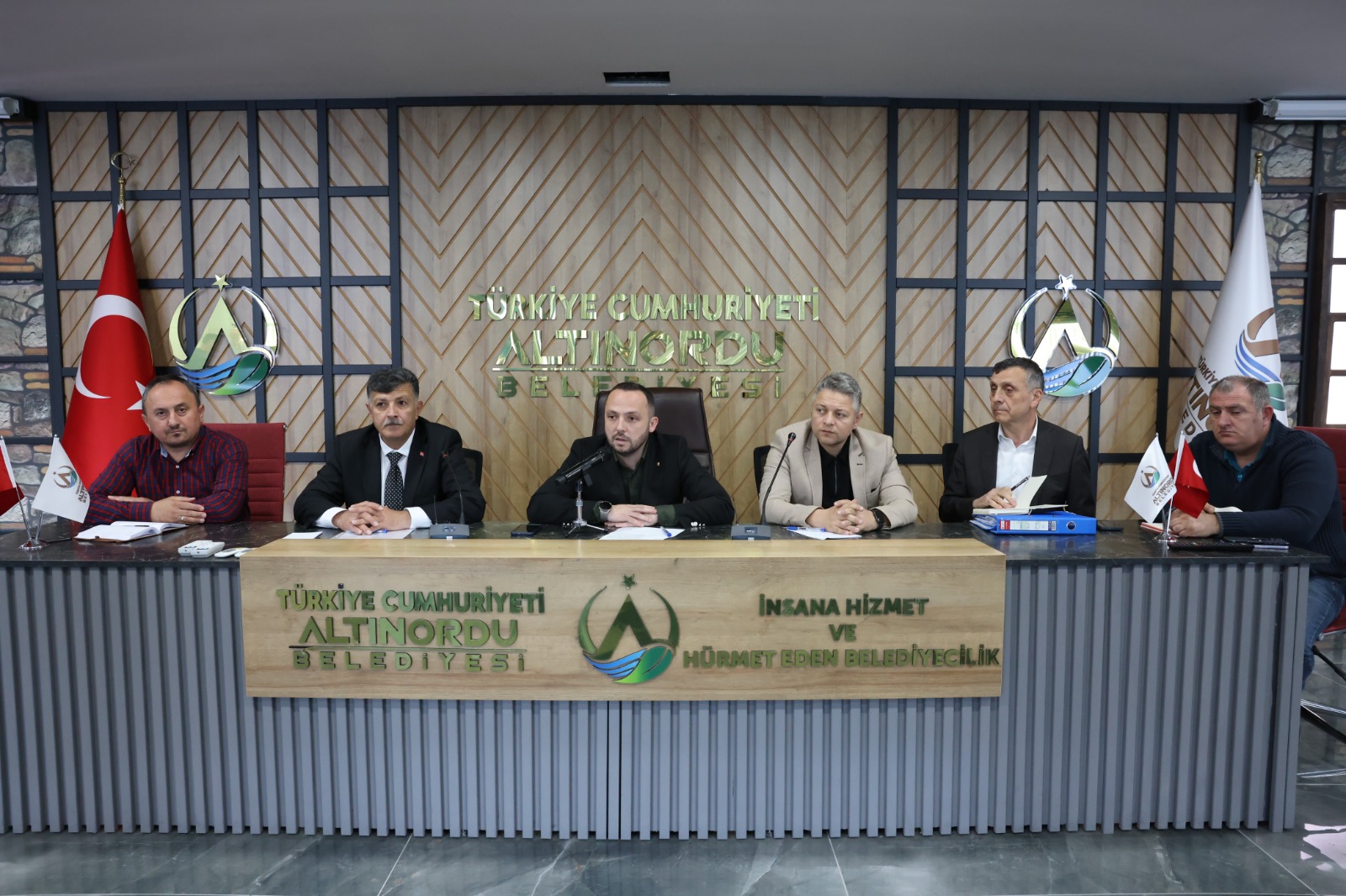 ALTINORDU BELEDİYESİ’NDEN KIRSAL MAHALLE MUHTARLARIYLA VERİMLİ TOPLANTI