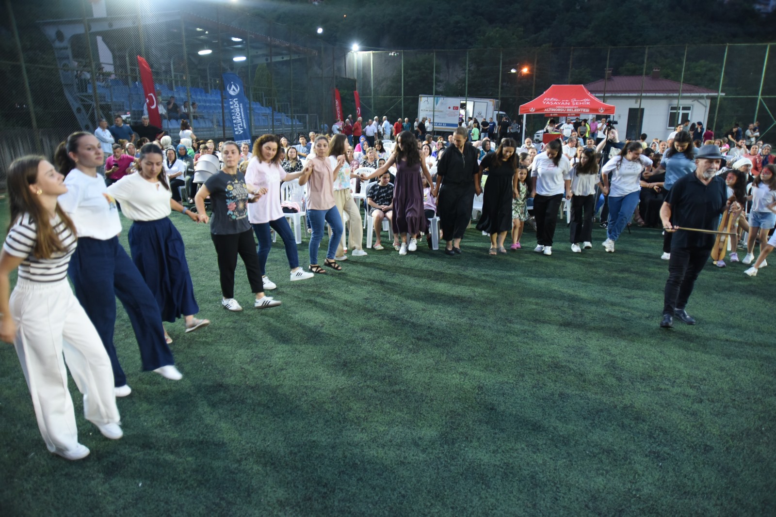 Altınordu Belediyesi, bir ilke daha imza attı HASAT ŞENLİKLERİ KIRSAL MAHALLELERE RENK KATIYOR