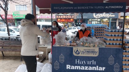 ALTINORDU BELEDİYESİ’NDEN RAMAZAN BOYUNCA GÜNLÜK 10.000 SICAK YEMEK İKRAMI