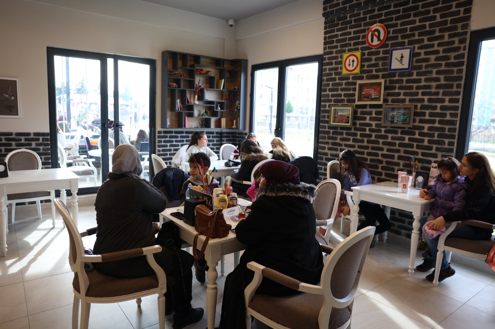 ALTINORDU’NUN YENİ GÖZDE MEKANI DURUGÖL MENEKŞE KAFE