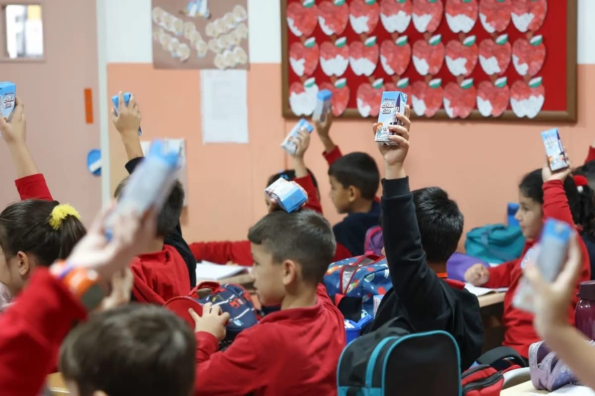 Başkan Tepe, müjdeyi Dünya Süt Günü’nde verdi: ÖNÜMÜZDEKİ DÖNEM HEDEF 10 BİN ÖĞRENCİNİN HER GÜN SÜT TÜKETEBİLMESİ