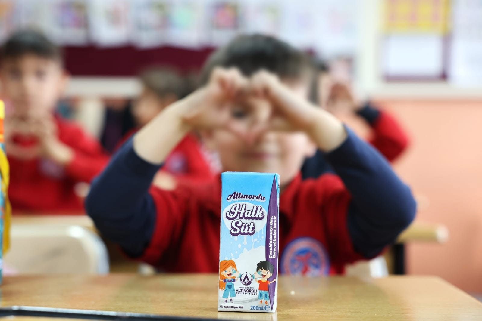 Başkan Tepe, müjdeyi Dünya Süt Günü’nde verdi: ÖNÜMÜZDEKİ DÖNEM HEDEF 10 BİN ÖĞRENCİNİN HER GÜN SÜT TÜKETEBİLMESİ