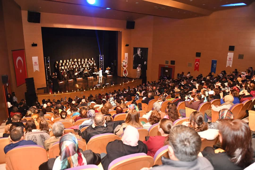 TÜRKÜLER ANNELER İÇİN SESLENDİRİLDİ