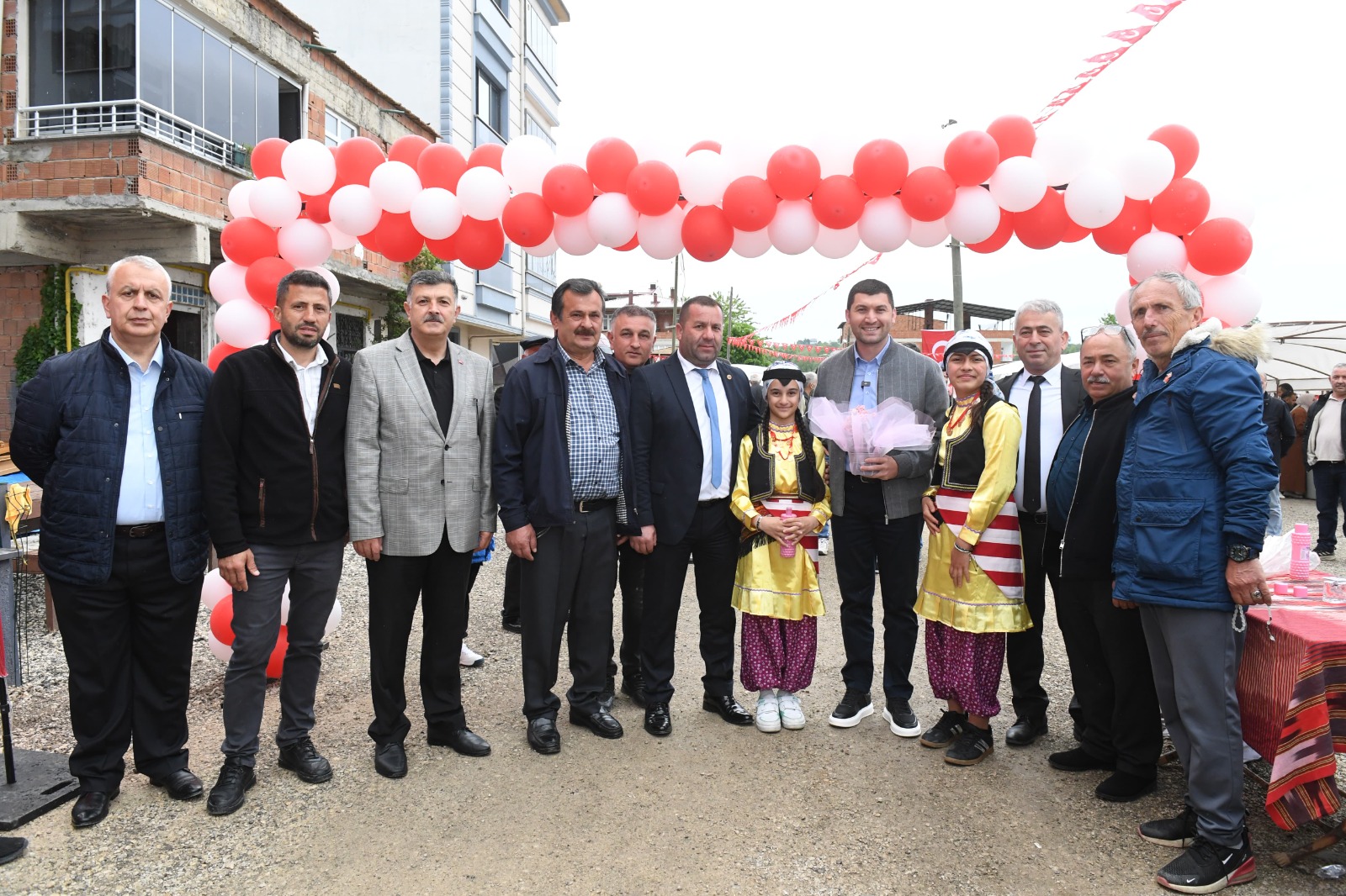 BAŞKAN TEPE’YE KAYABAŞI MAHALLESİ'NDE PANKARTLI TEŞEKKÜR