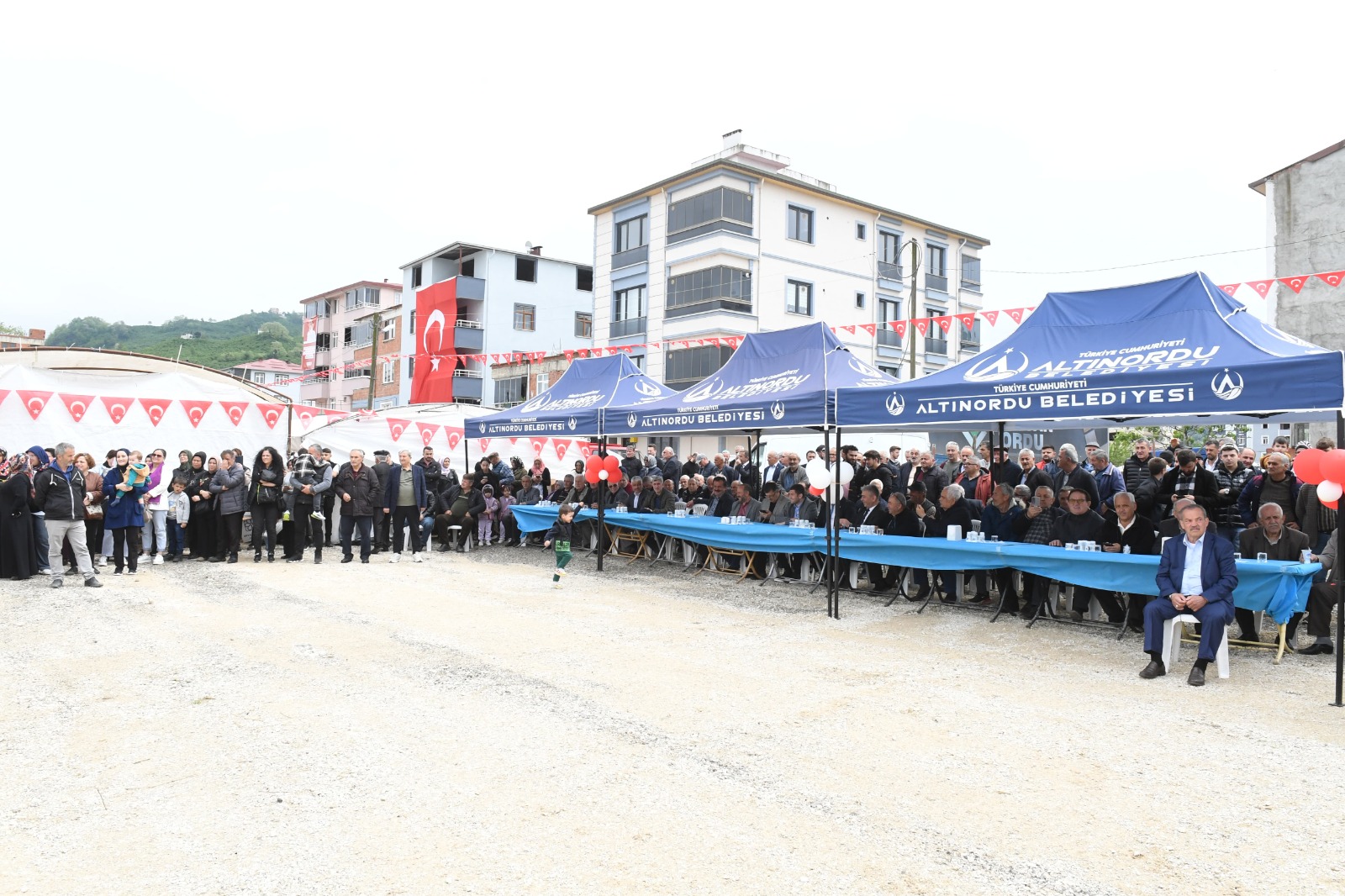 BAŞKAN TEPE’YE KAYABAŞI MAHALLESİ'NDE PANKARTLI TEŞEKKÜR