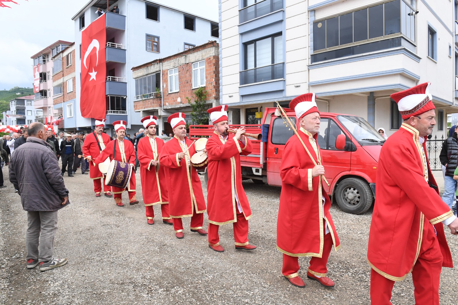 BAŞKAN TEPE’YE KAYABAŞI MAHALLESİ'NDE PANKARTLI TEŞEKKÜR