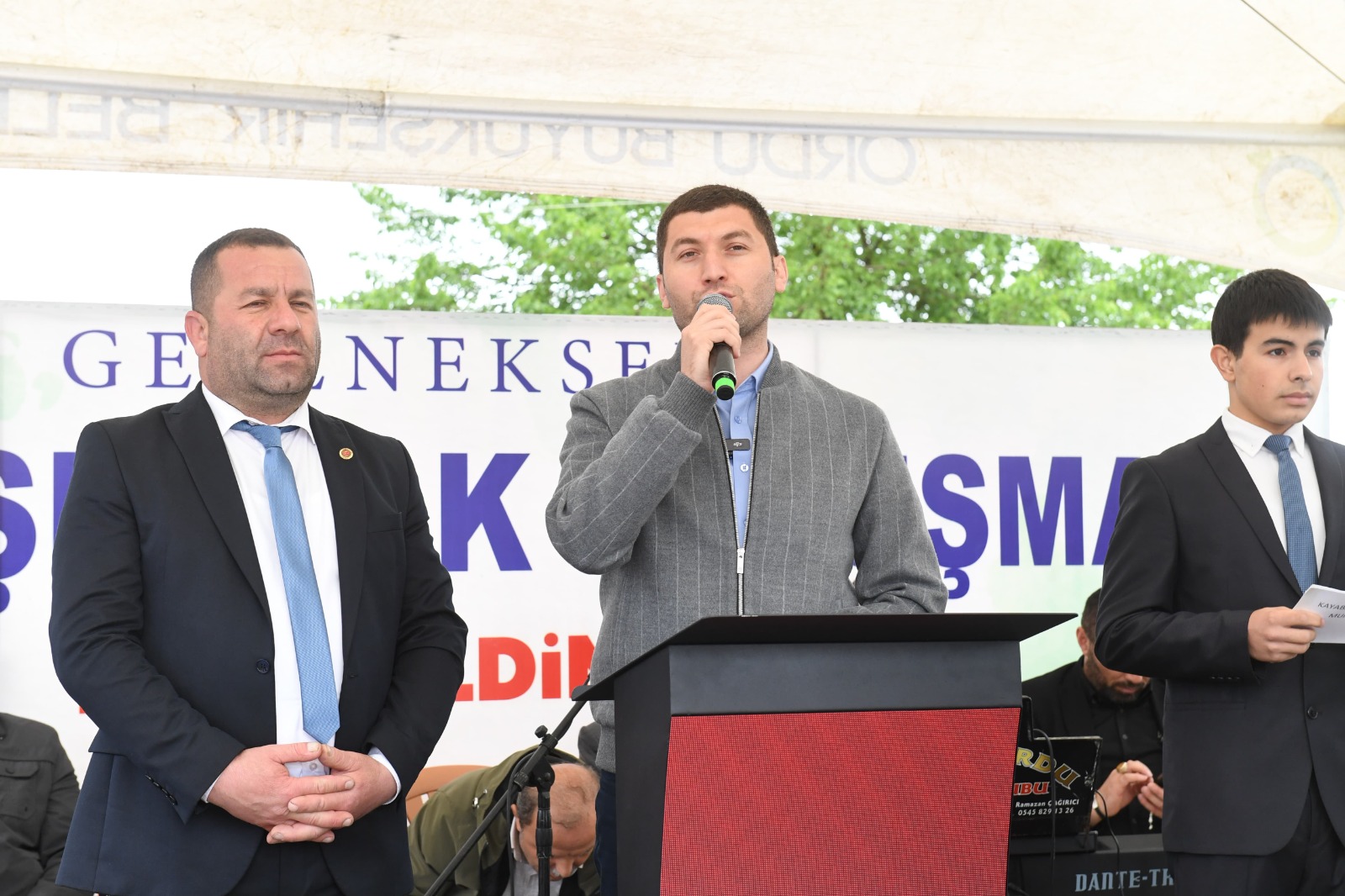 BAŞKAN TEPE’YE KAYABAŞI MAHALLESİ'NDE PANKARTLI TEŞEKKÜR
