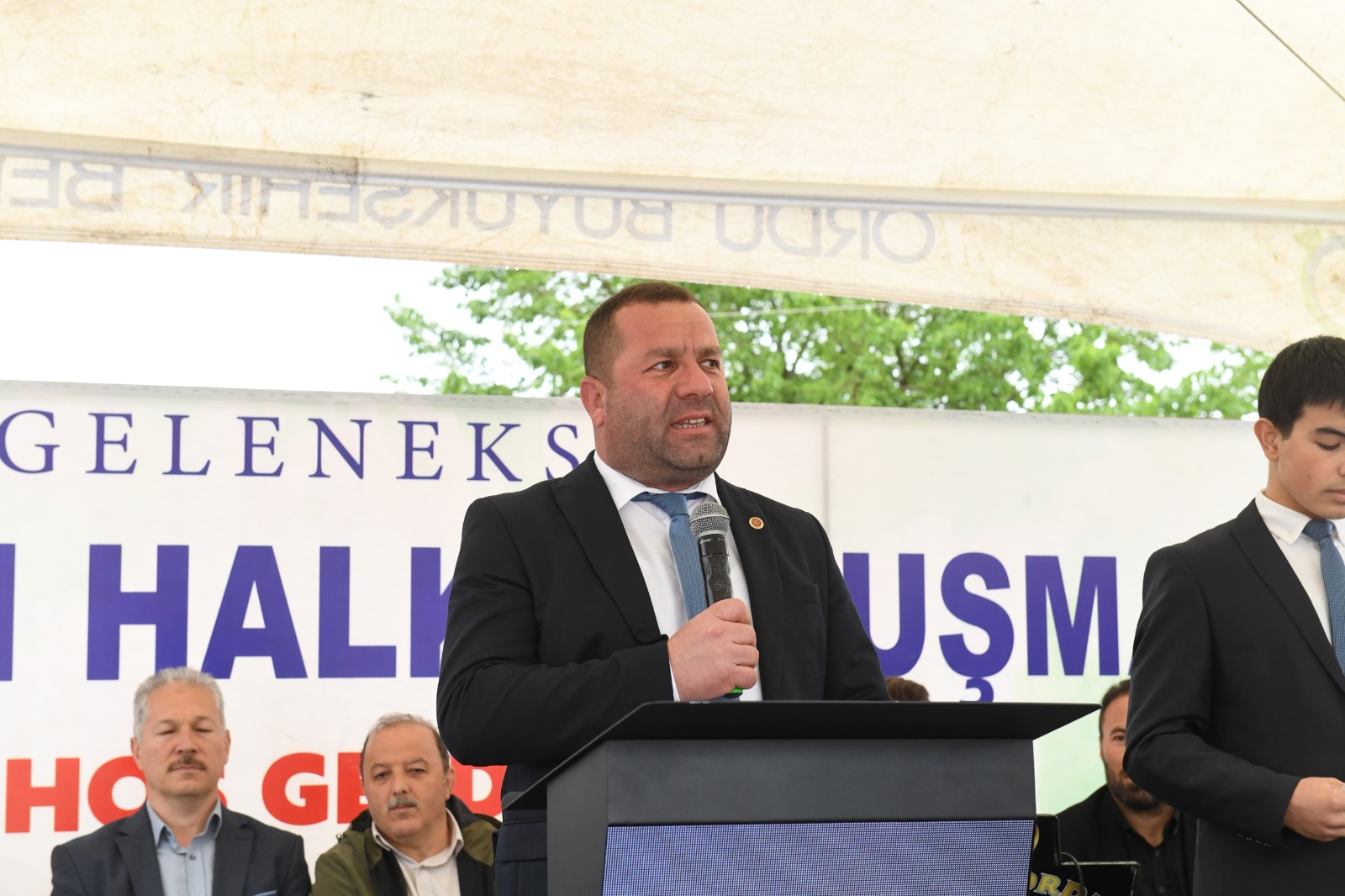 BAŞKAN TEPE’YE KAYABAŞI MAHALLESİ'NDE PANKARTLI TEŞEKKÜR