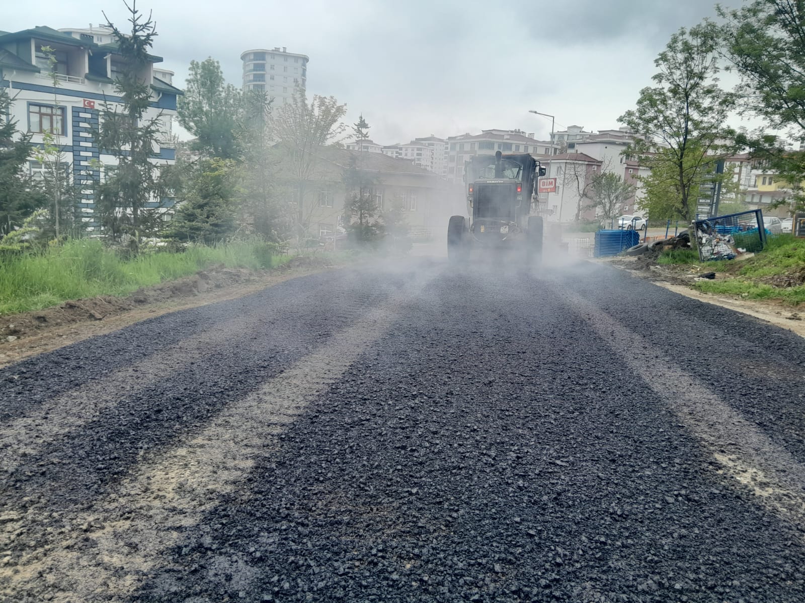 ALTINORDU’DA BOZULAN YOLLAR ONARILIYOR