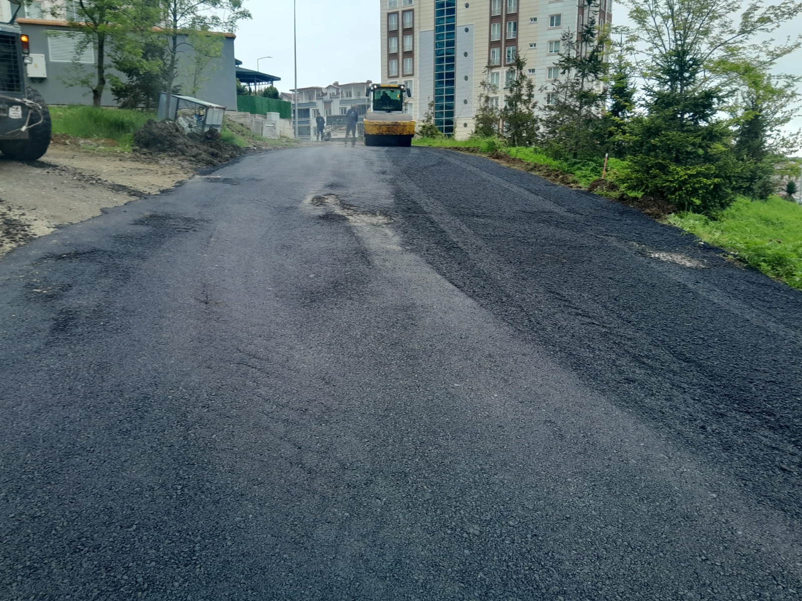 ALTINORDU’DA BOZULAN YOLLAR ONARILIYOR